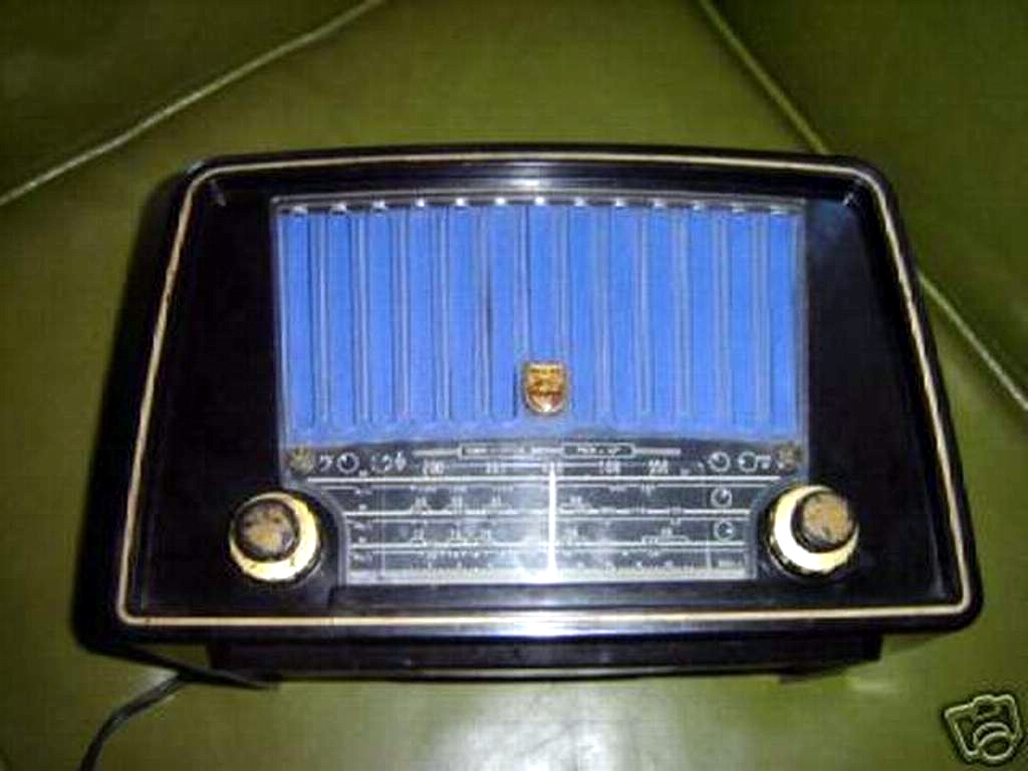 PHILIPS TUBE BAKELITE RADIO A325581